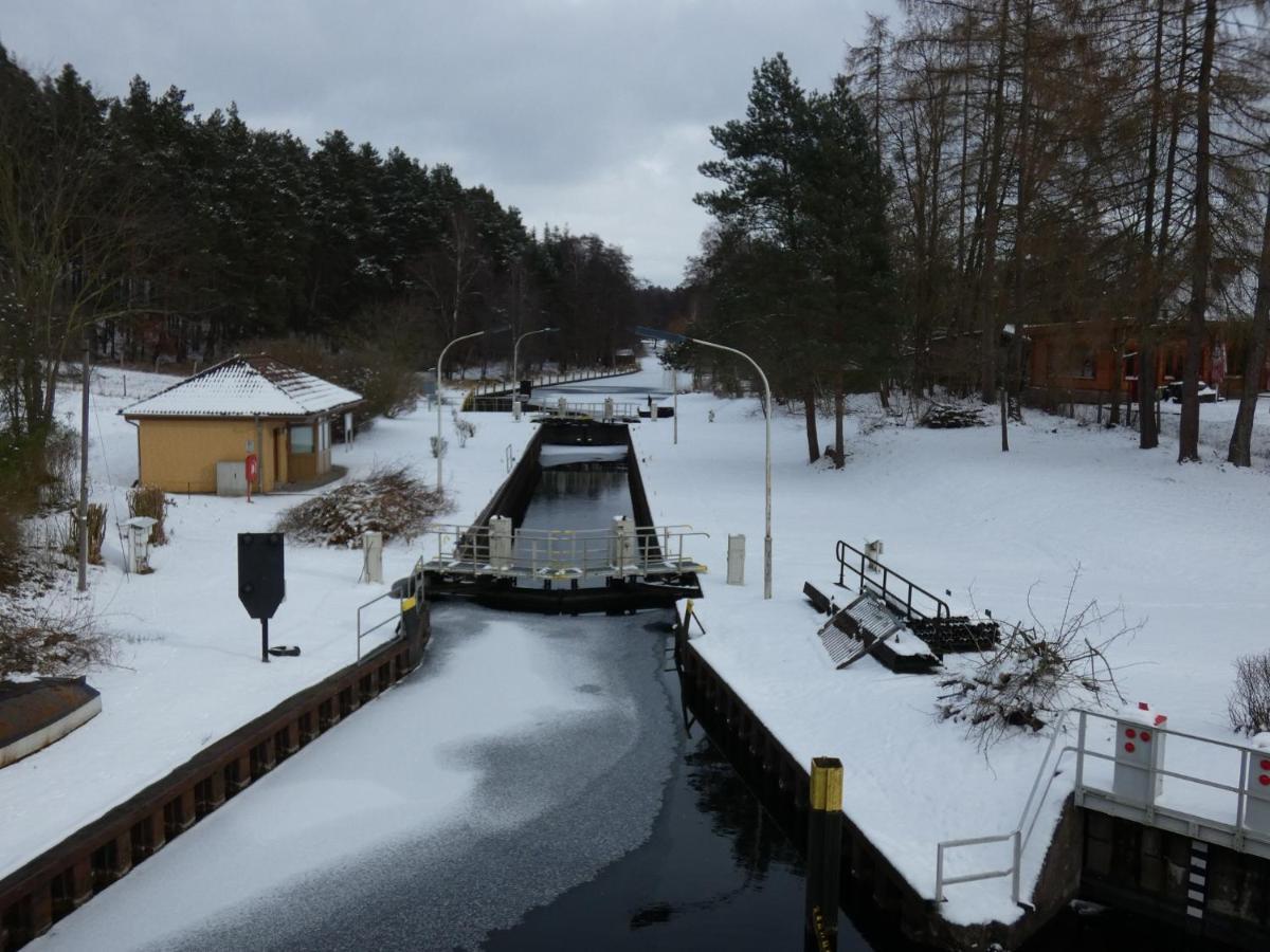 Apartmán Ferienhaus Mit 2 Fewo In Mecklenburg Wesenberg Exteriér fotografie